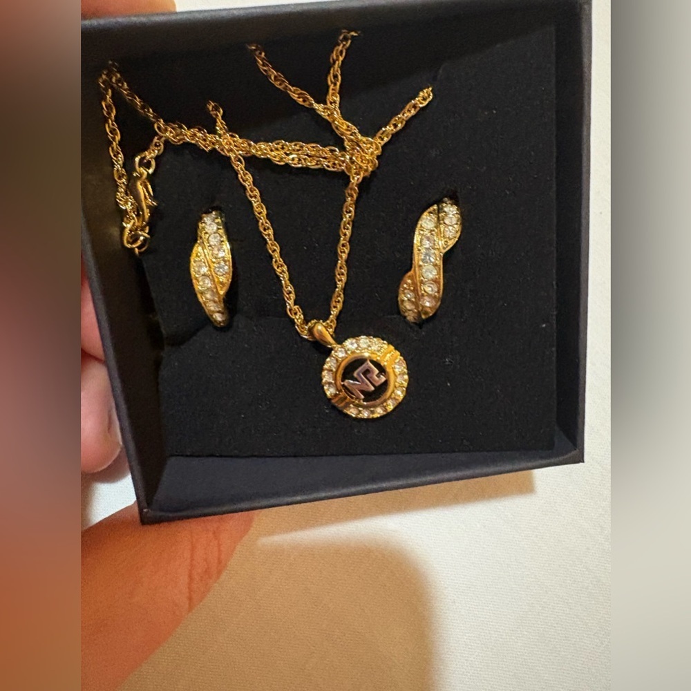 Nina Ricci Gold Necklace‎ and Earring Set